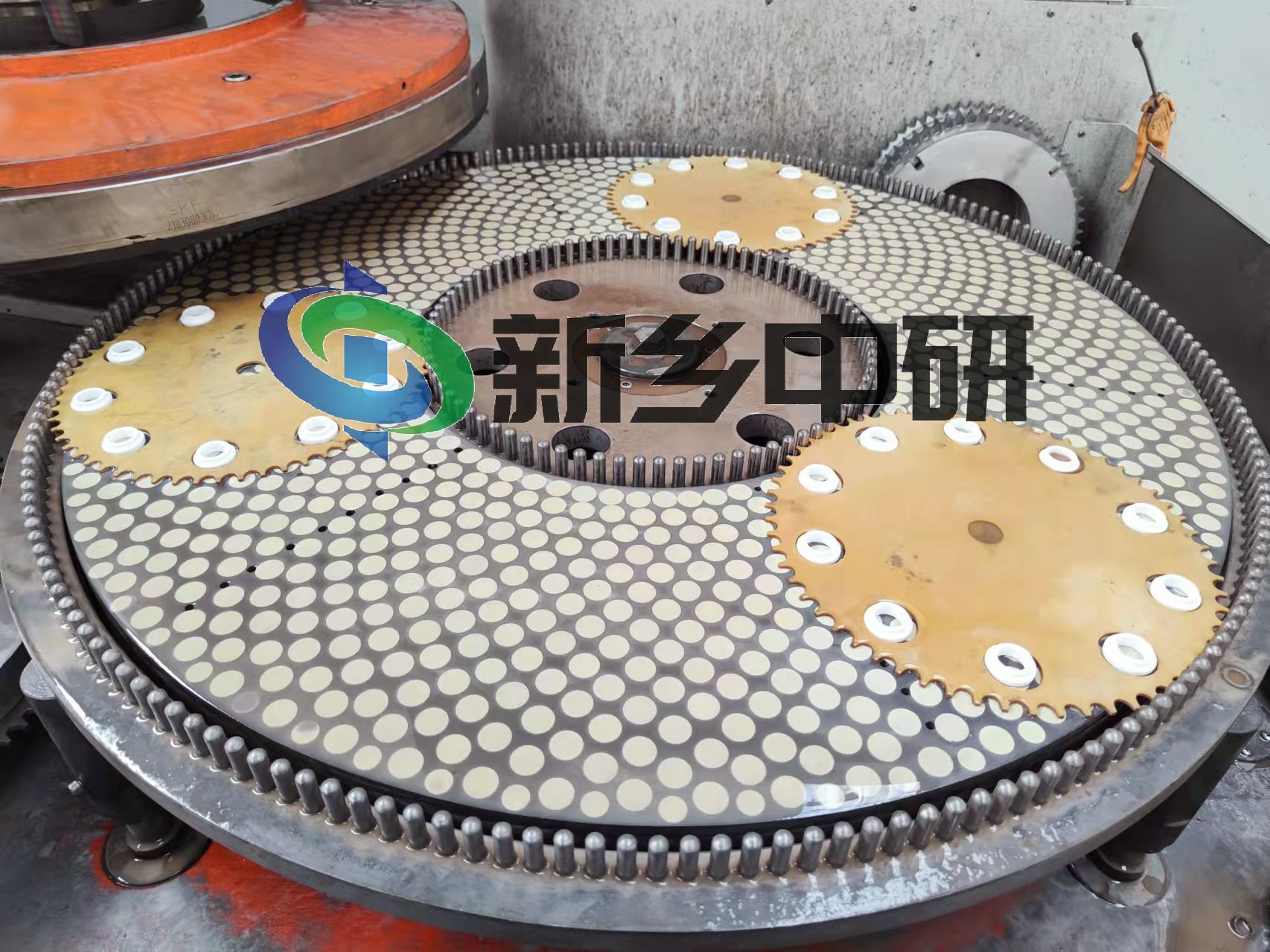 河北客戶雙端面研磨機(jī) 數(shù)控平面磨床白色陶瓷圈磨削 效率1分鐘80絲