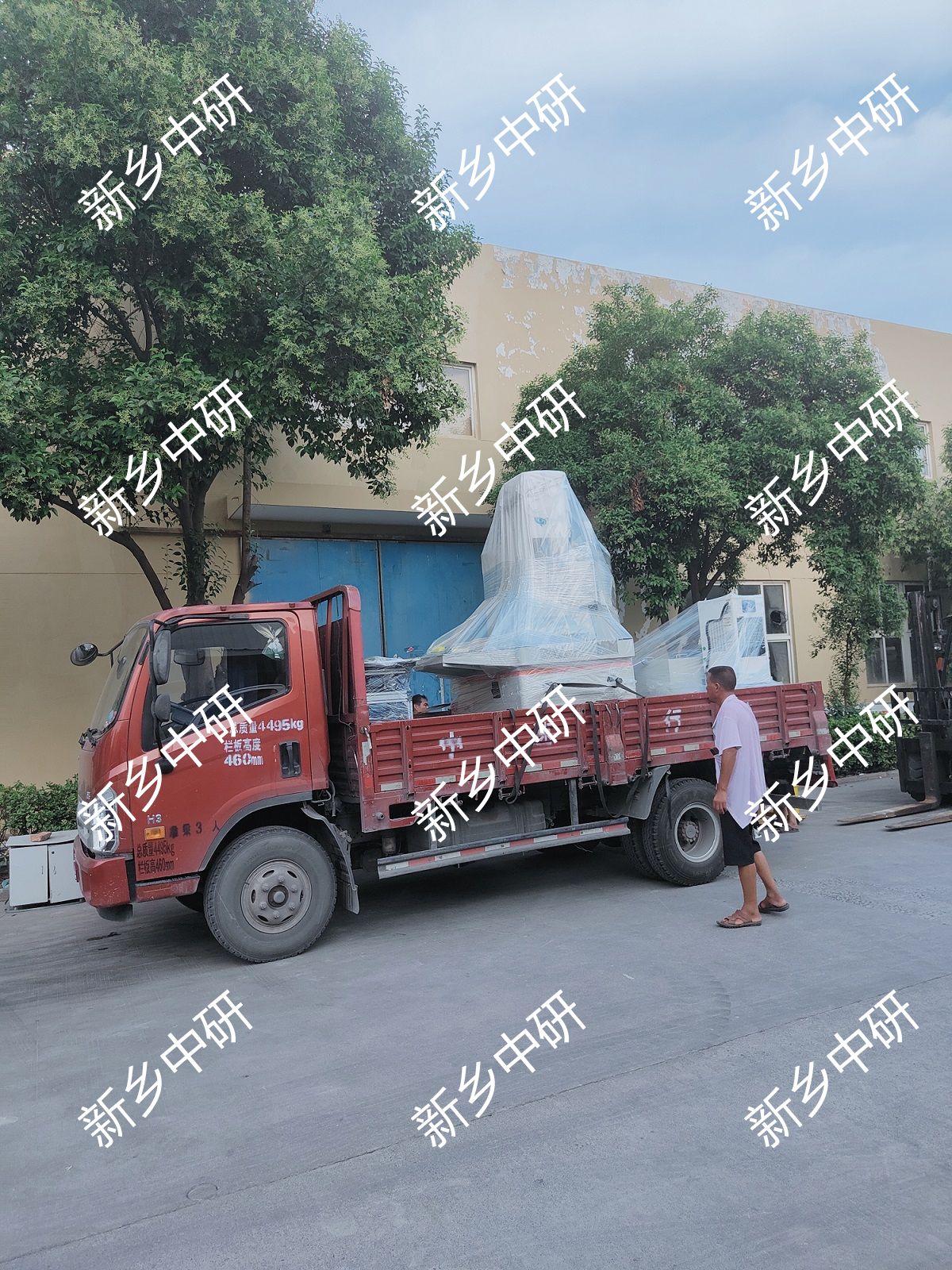 恭喜深圳王總刀片用雙端面研磨機(jī)發(fā)貨了 精度高 效率好 終身保修