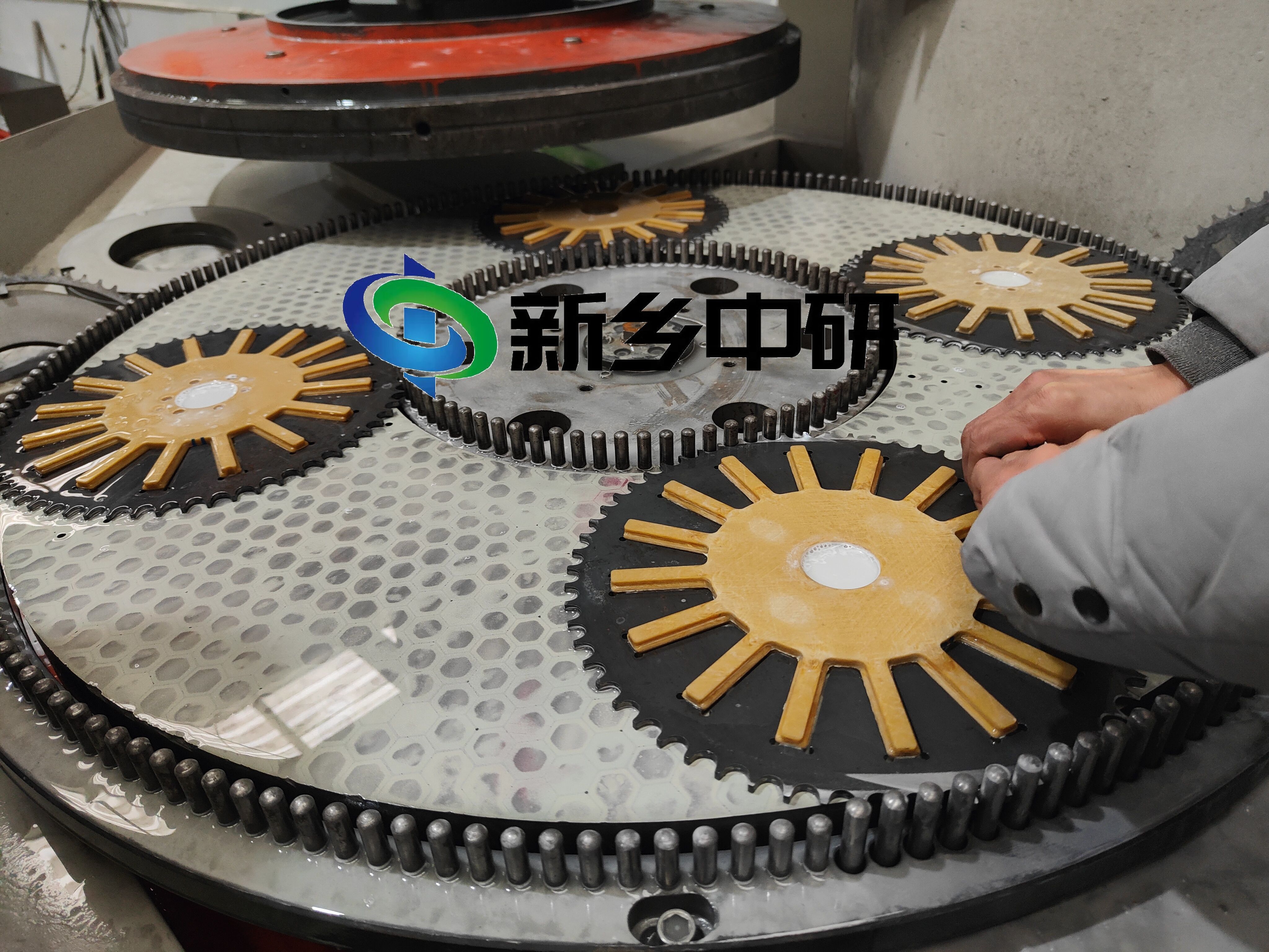 雙端面研磨機 320直徑塑料工件研磨
