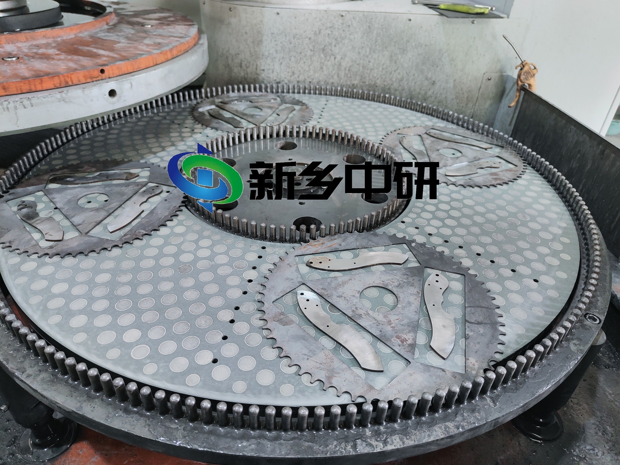 雙面研磨機 鈦合金工件研磨拋光 金剛石砂輪 數控操作